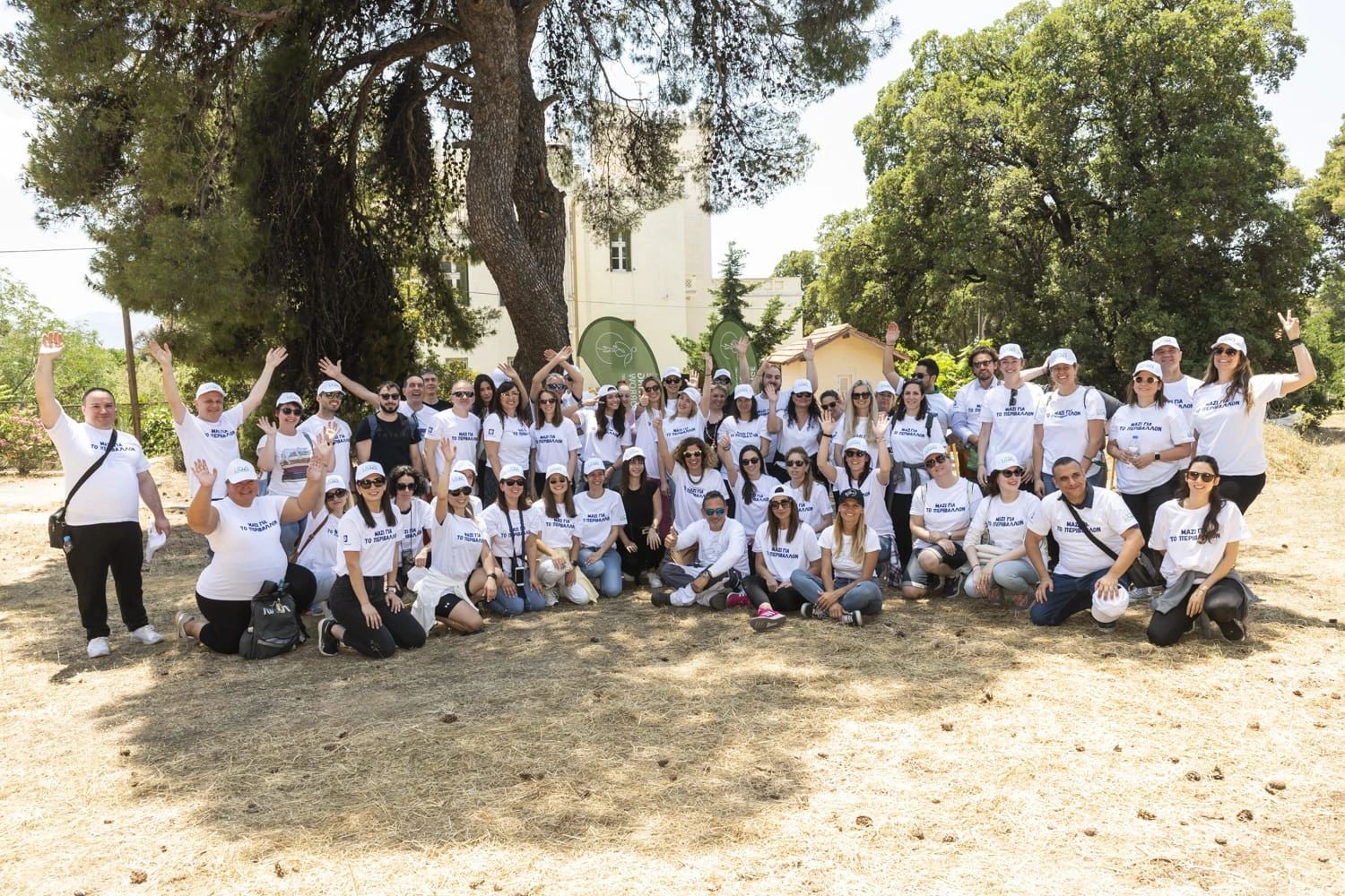 BEE FOR PLANET: 150 κυψέλες μελισσών κατασκευάστηκαν και δωρίστηκαν από το The Bee Solidarity Workshop σε συνεργασία με την Alpha Bank στο μελισσοκομικό Σύλλογο Λάρισας