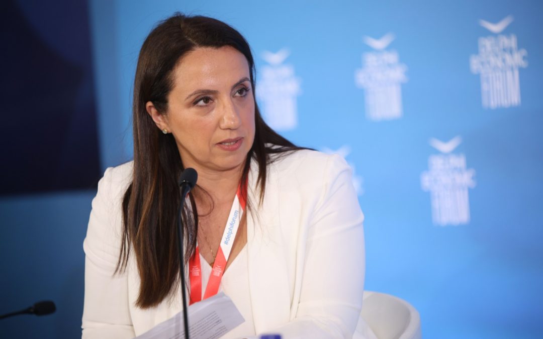 EY: Οικονομικό Φόρουμ Δελφών – Κ. Γαλλή (EY Ελλάδος): «Η πράσινη φορολογική μεταρρύθμιση μπορεί να φέρει περισσότερα έσοδα, μειωμένες εκπομπές και λιγότερη ανισότητα»